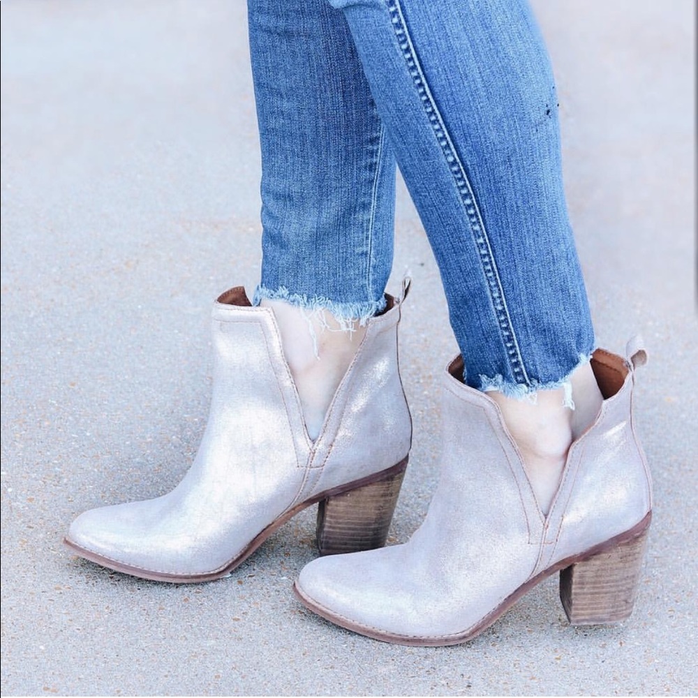 Diba True side slit booties in metallic. Size 9.5